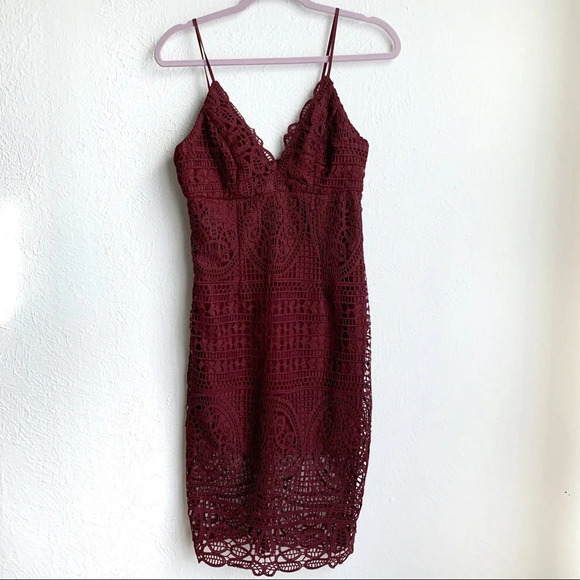 Bardot Versailles Lace Pencil Dress In Burgundy NWT Sz Small - Picture 2 of 8
